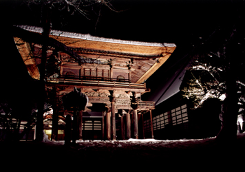 『古寺残雪』/大既 かよ子